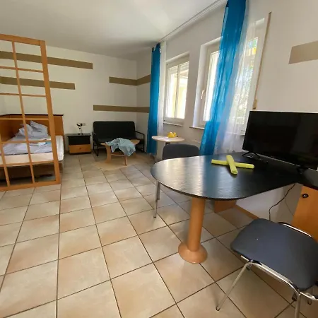 Apartmenthaus Home24 ゲストハウス