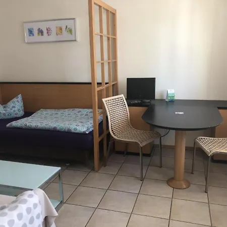 Gasthuis Apartmenthaus Home24 3*