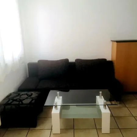 Apartmenthaus Home24 ゲストハウス 3*