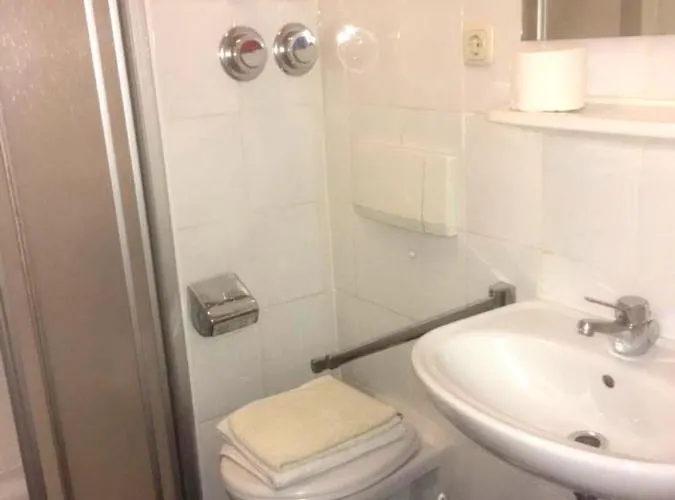 Apartmenthaus Home24 קמניץ