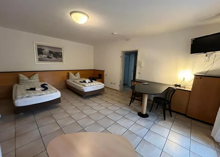 Apartmenthaus Home24 בית הארחה 3*