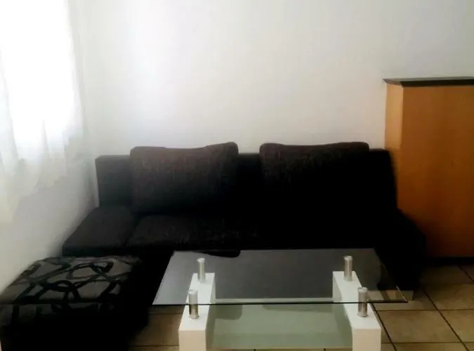 Apartmenthaus Home24 招待所 3*