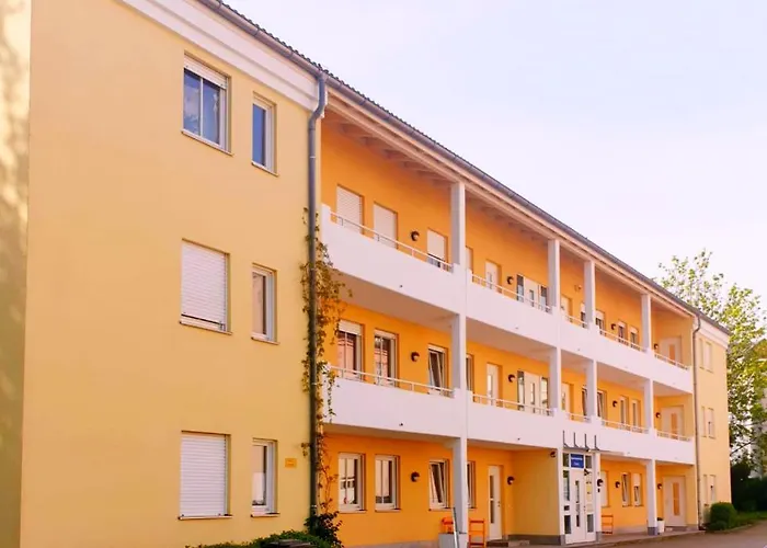 Apartmenthaus Home24 בית הארחה קמניץ